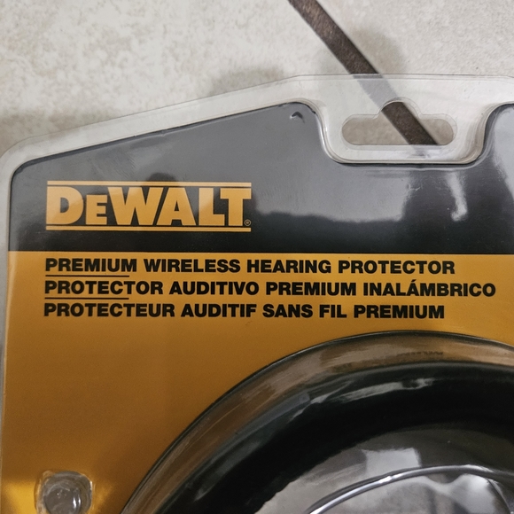 New, Never Used: Dewalt DPG17 Wireless Bluetooth Hearing Protectors - Picture 7 of 8